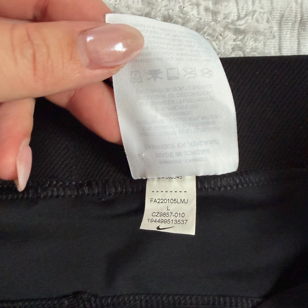 Nike Pro Black Women's Athletic Shorts - Picture 3 of 5